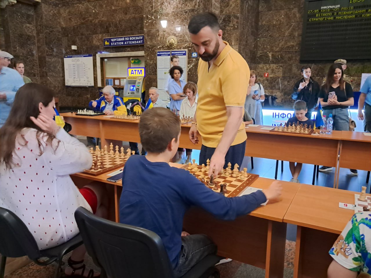 Міжнародний гросмейстер Ігор Коваленко провів сеанс одночасної гри в Києві