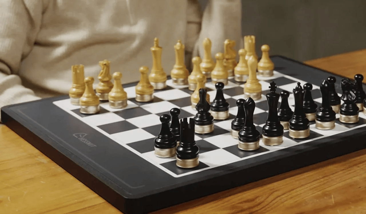 Chessnut Move