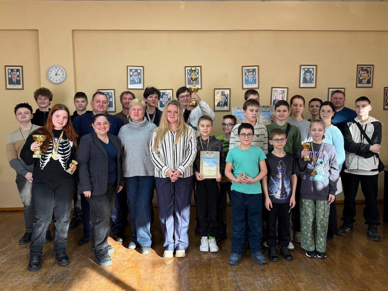 Учасники змаганнь