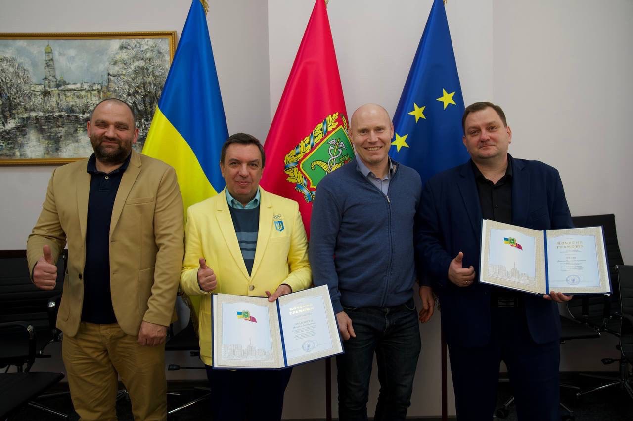 Начальник Харківської обласної військової адміністрації нагородив Михайла Бродського та Дмитра Гриня