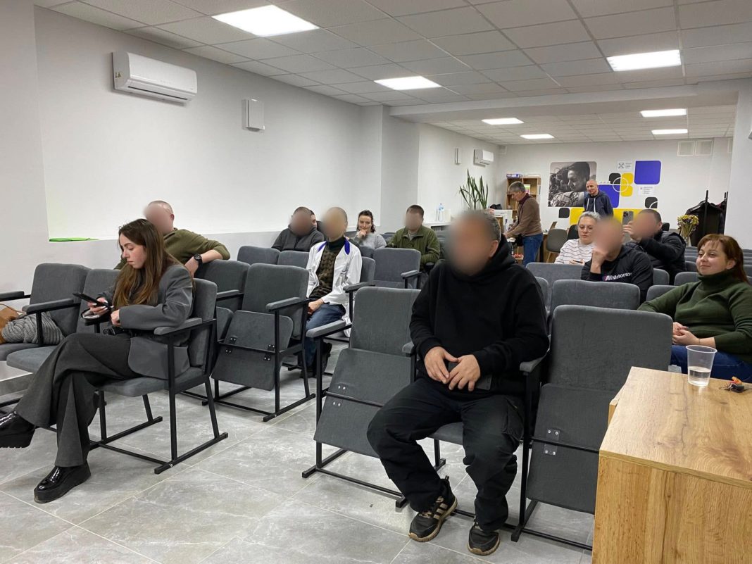 У Бердичеві захисники України на реабілітації опановують стародавню гру